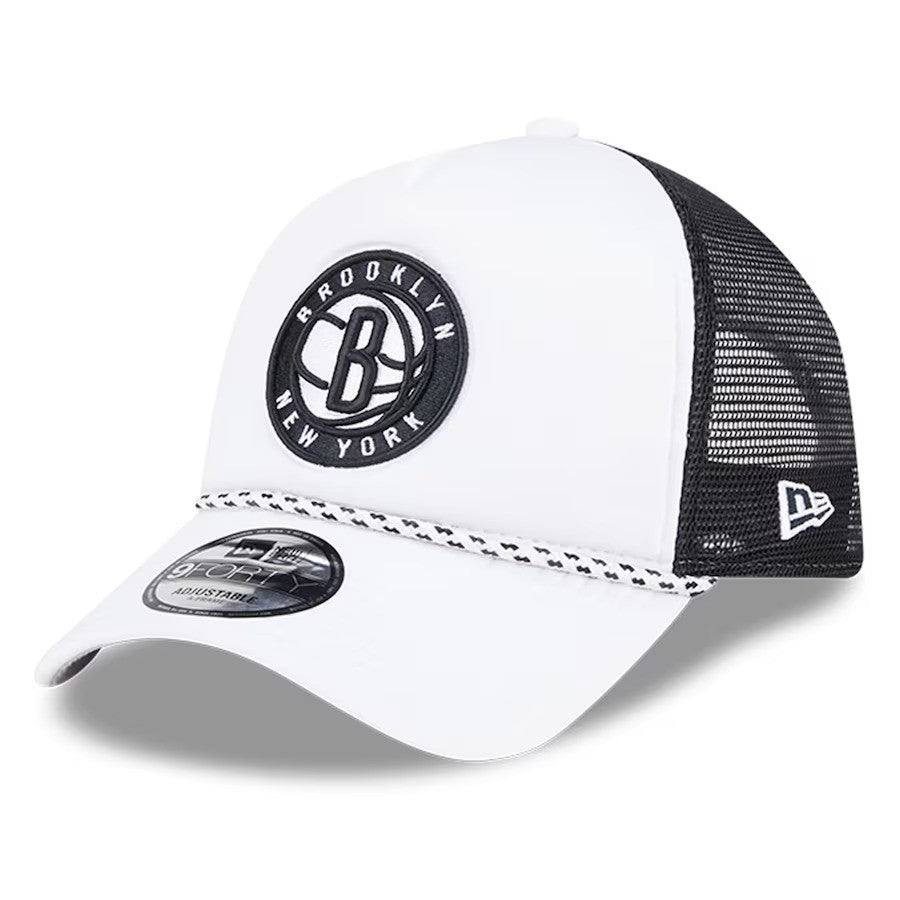 Brooklyn Nets NBA New Era Court Sport Foam A-Frame 9FORTY Adjustable Trucker Hat - White/Black - UKASSNI