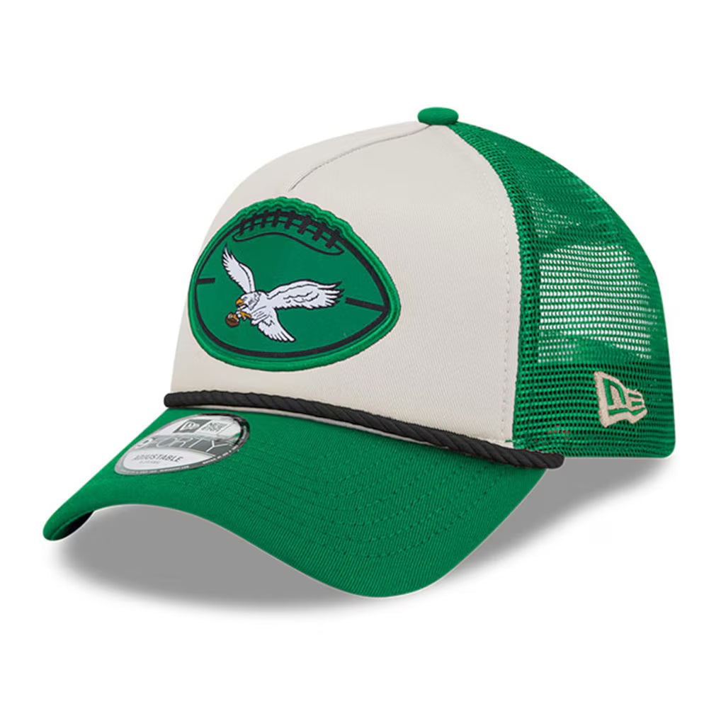 Philadelphia Eagles Trucker Hat – NFL New Era 2024 Sideline Historic 9FORTY – Stone/Kelly Green (Fast Dispatch)