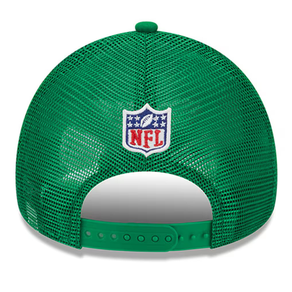 Philadelphia Eagles Trucker Hat – NFL New Era 2024 Sideline Historic 9FORTY – Stone/Kelly Green (Fast Dispatch)