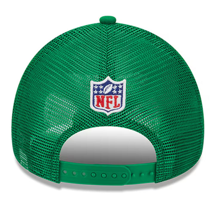 Philadelphia Eagles Trucker Hat – NFL New Era 2024 Sideline Historic 9FORTY – Stone/Kelly Green (Fast Dispatch)