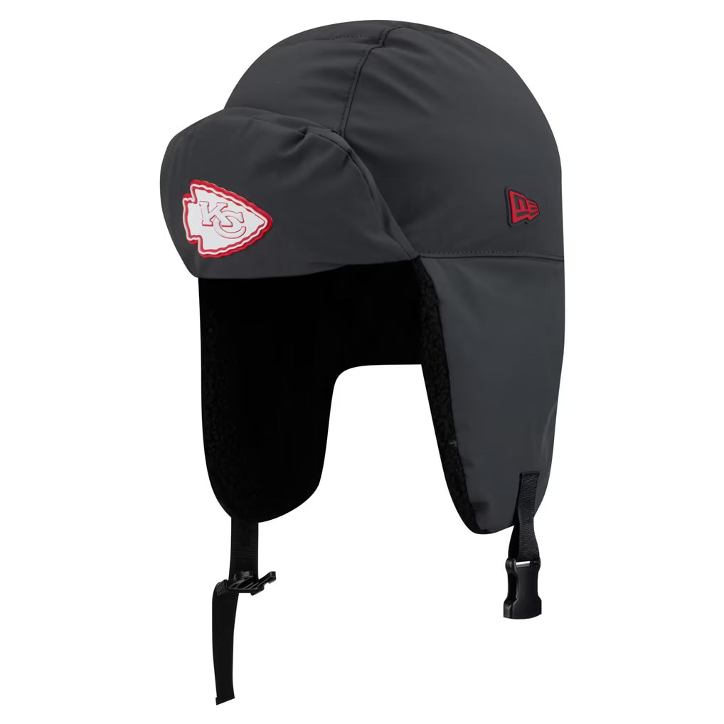 Kansas City Chiefs Hat – NFL New Era 2026 Sideline Cold Weather Trapper – Charcoal (USA Sourced)