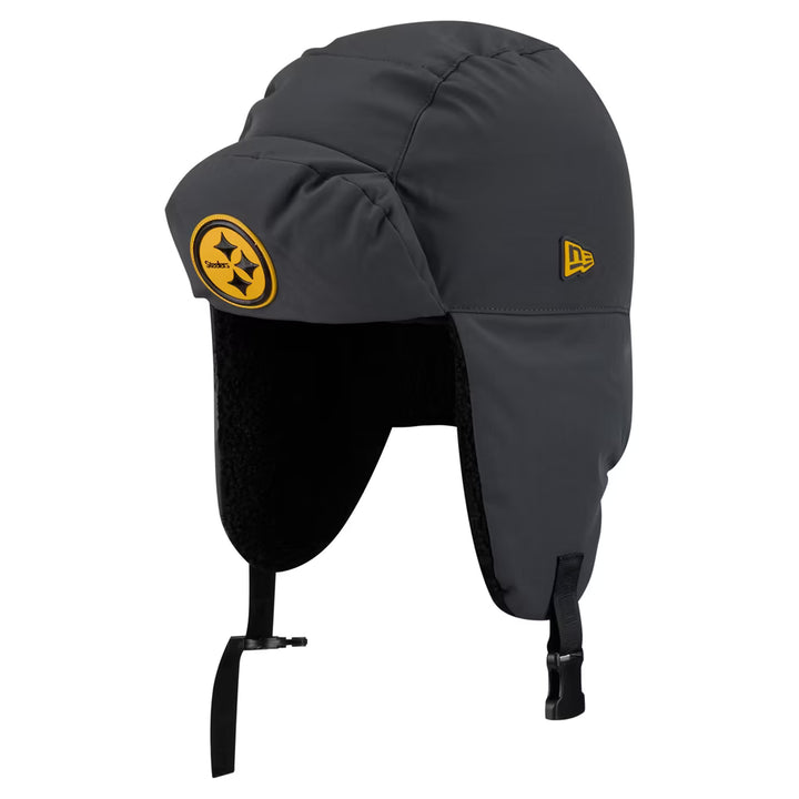 Pittsburgh Steelers Hat – NFL New Era 2026 Sideline Cold Weather Trapper – Charcoal (USA Sourced)
