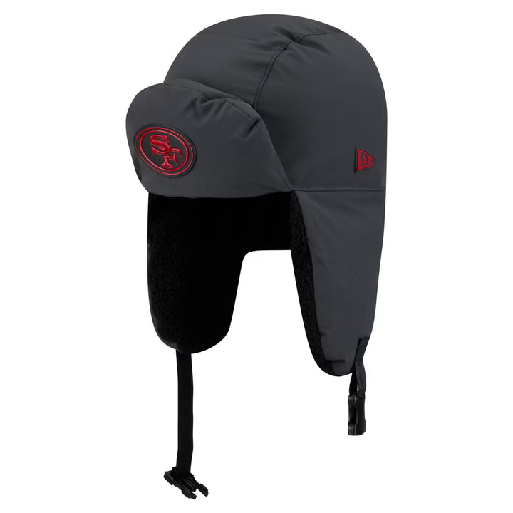 San Francisco 49ers Hat – NFL New Era 2026 Sideline Cold Weather Trapper – Charcoal (USA Sourced)